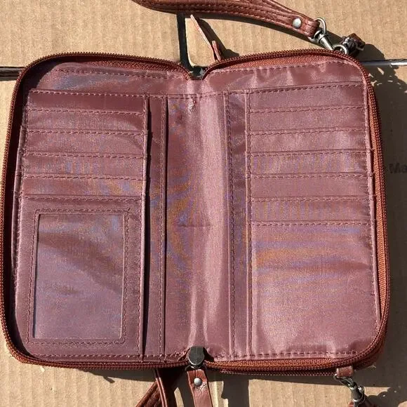 Bueno Solid Woven Flap Pocket Crossbody Bag - Picture 6 of 8